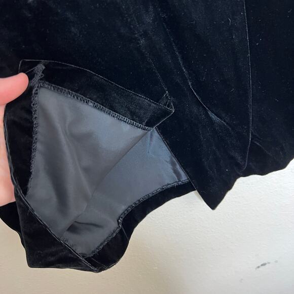 Kips Bay Black Velvet Pencil Skirt 10 - Picture 6 of 8